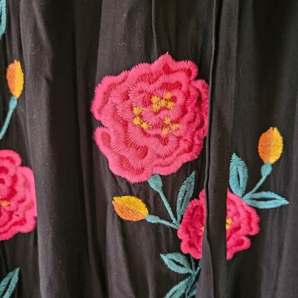 Embroidered dress size small - Picture 3 of 5